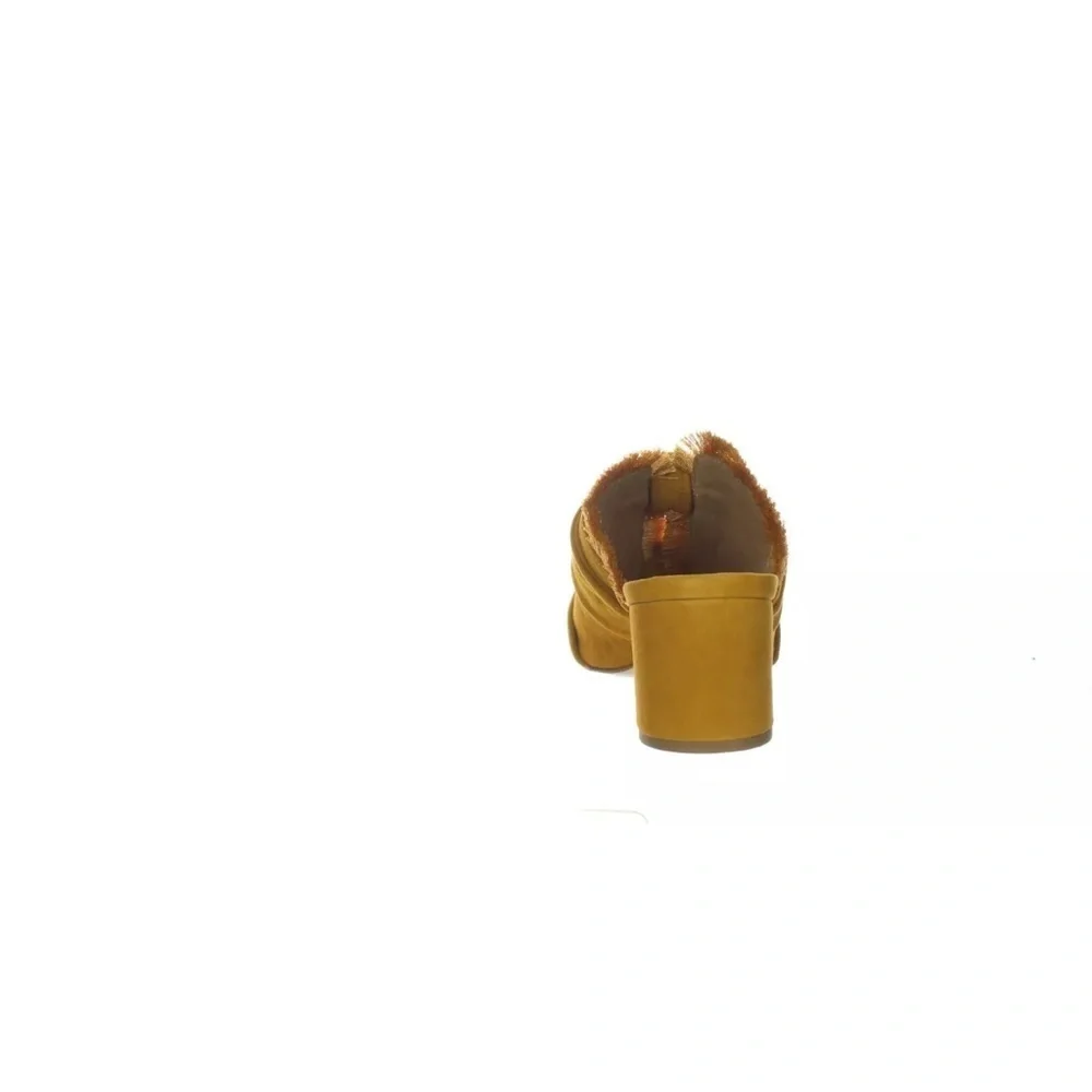 New nib Bernardo fae mustard sandals slides $200 retails 6.5m